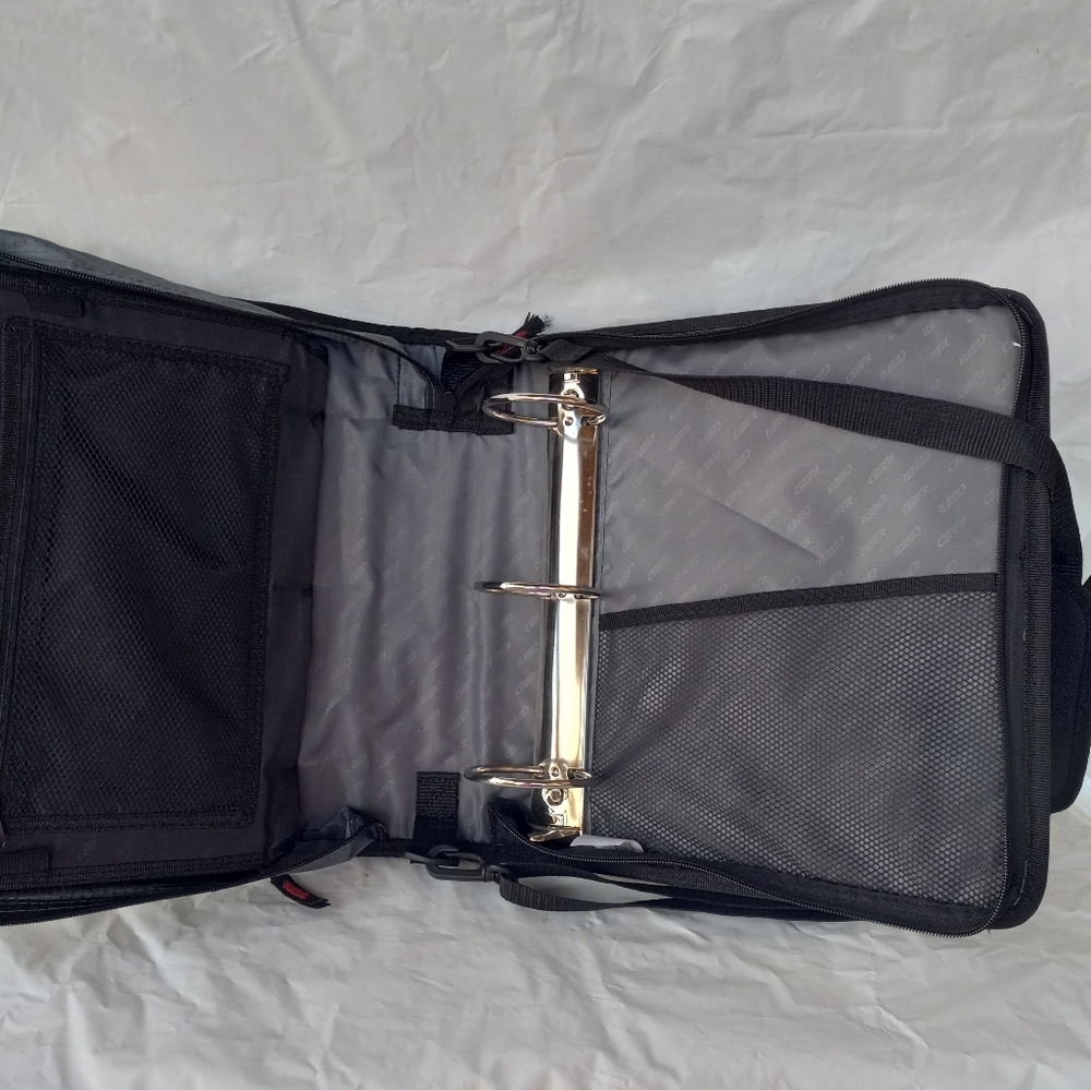 Case it 3 Ring Zipper Binder - Picture 6 of 13